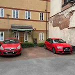Entire Industrial Style Apartment With Free Parking & Wifi