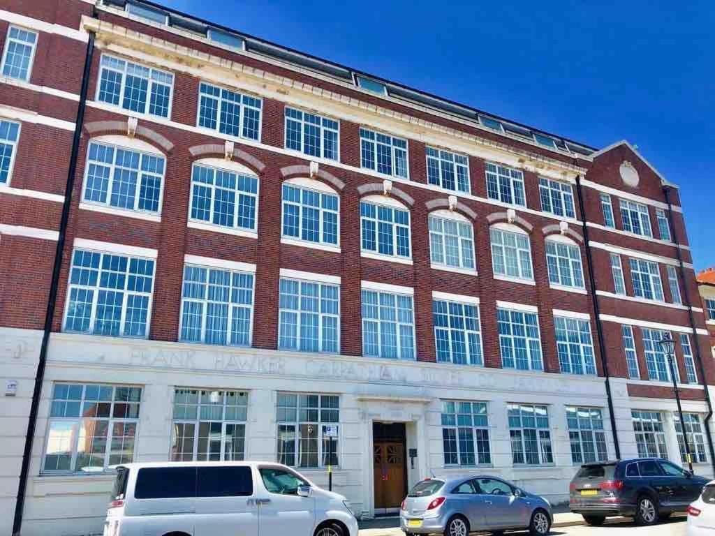 Apartment Entire Industrial Style With Free Parking & Wifi *